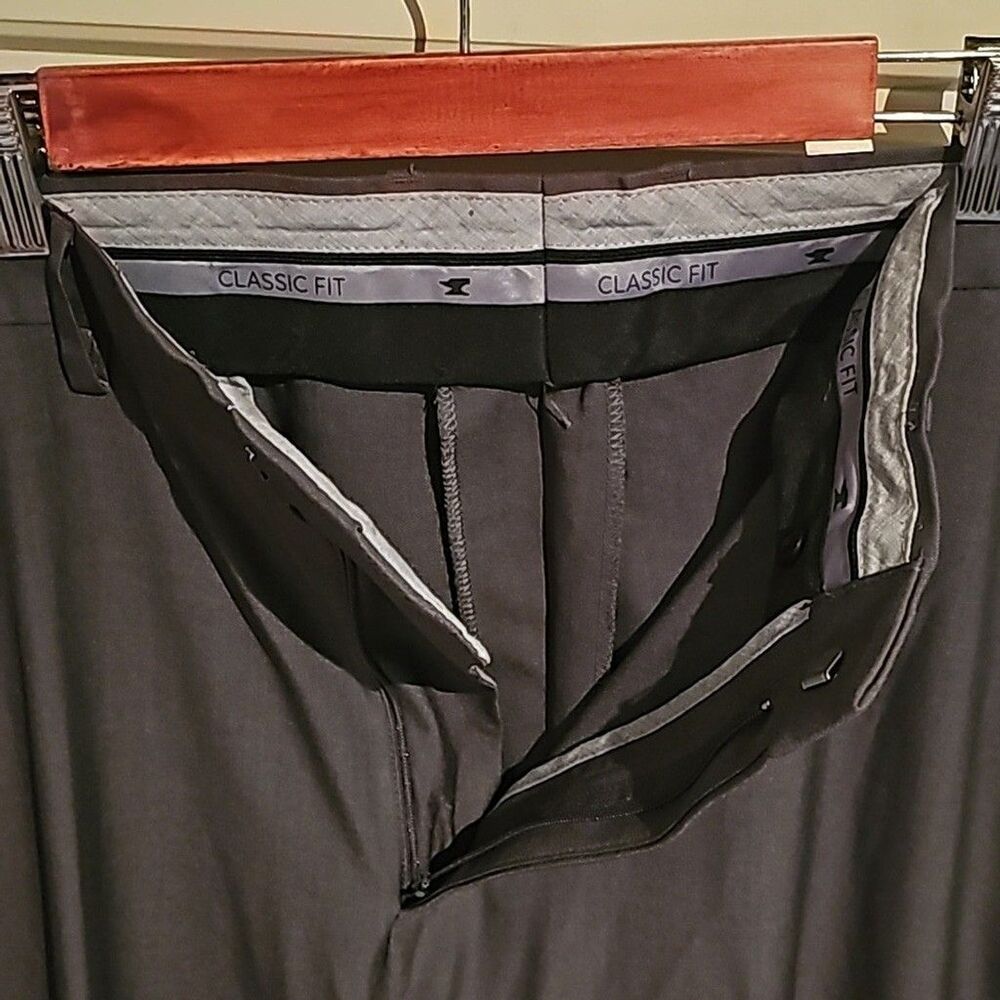 HAGGAR MEN'S CLASSIC FIT DRESS SLACKS SIZE 44W X 30L - Picture 5 of 8